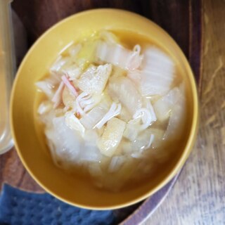 油揚げとカニカマと白菜のお味噌汁